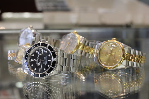 ROLEX OMEGA　PANERAI　腕時計売るなら京都屋質屋です