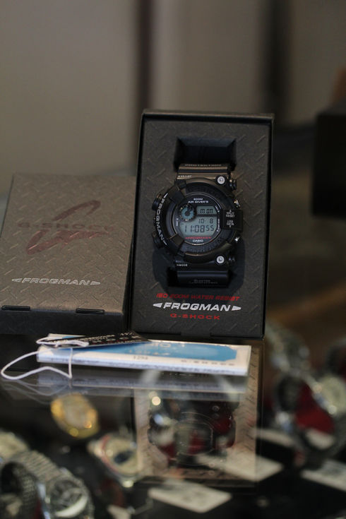 FROGMAN MEN IN BLACK DW8200Z-1T