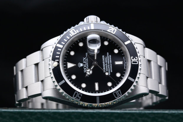 ROLEX SUBMARINER DATE 16610