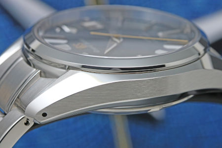 SBGH267 (Dual-curved sapphire crystal)